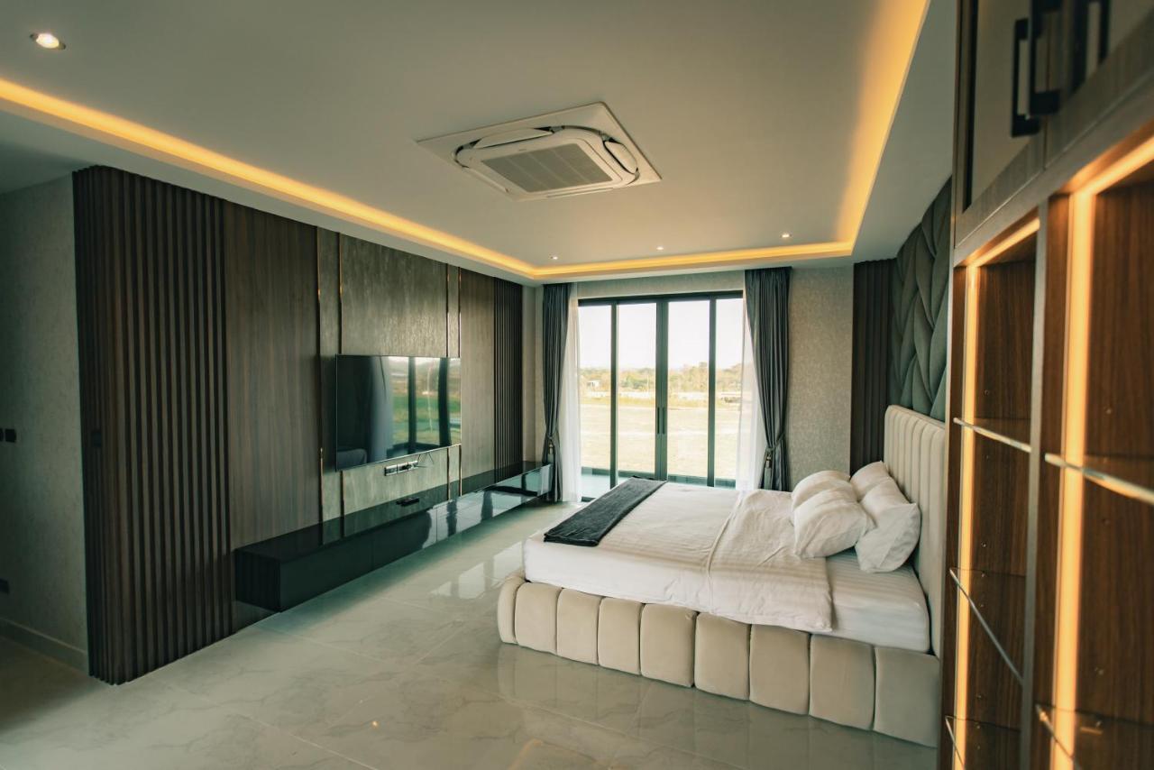 Astro Luxury: Ultra Luxury 4 Beds Pool Villa