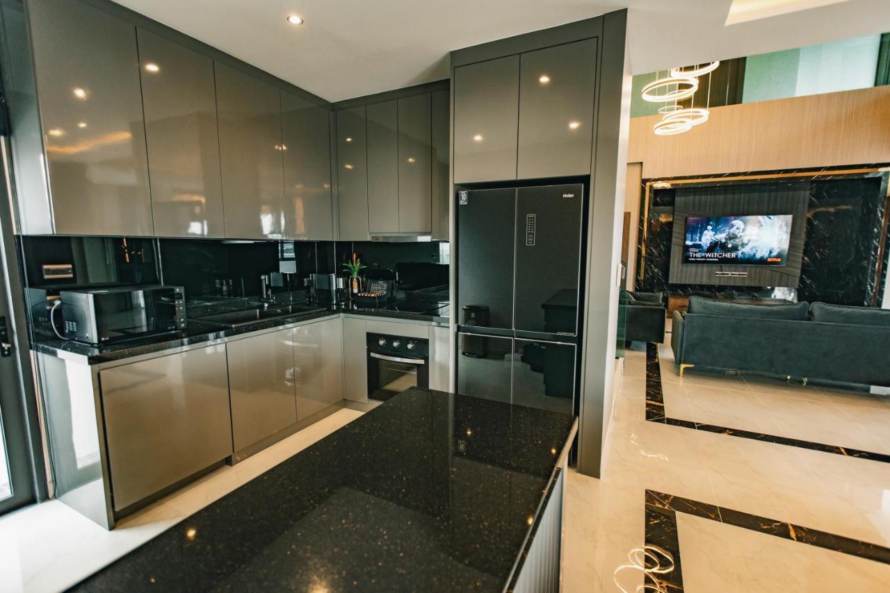 Astro Luxury: Ultra Luxury 4 Beds Pool
