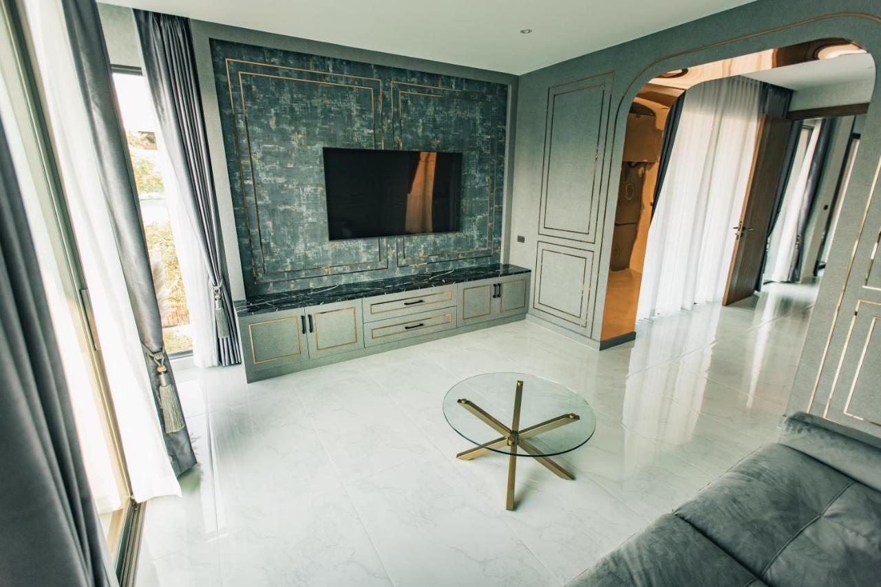 Astro Luxury: Ultra Luxury 4 Beds Pool Villa